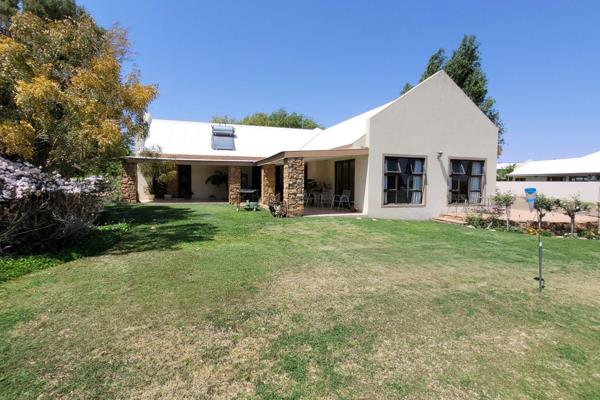 This 2 bedroom 2 bathroom home is situated on the banks of Orange River with spectacular sunset views from your covered porch. The open ...