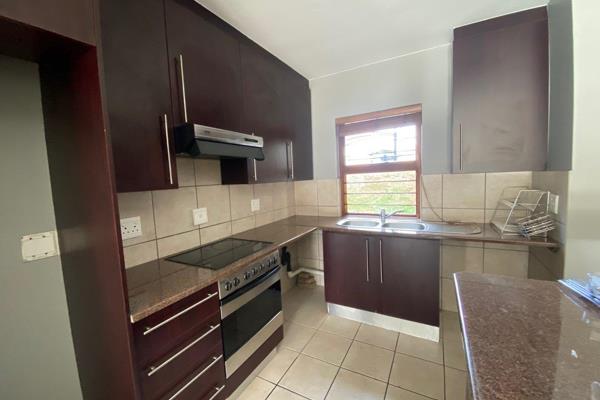 This property is situated on the stunning Emfuleni Golf Estate on the Vaal River.  

Neat 2 bed ground floor unit.  Open plan living ...