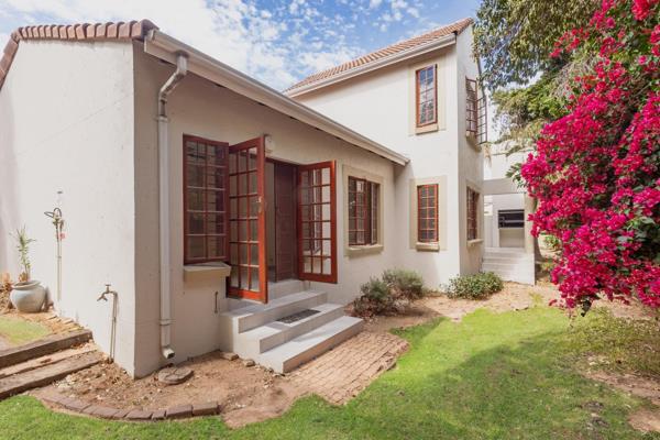 Newly renovated family home in secure estate 

Experience the ease and comfort of a recently renovated family retreat within a secure ...