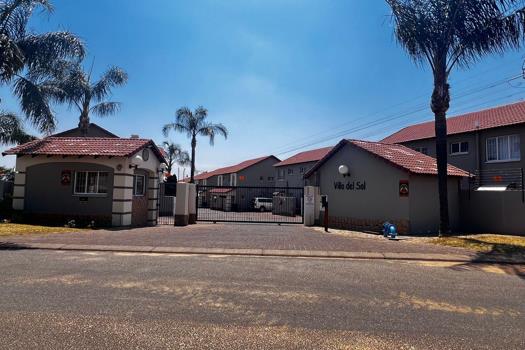 2 Bedroom Townhouse for sale in Sunninghill