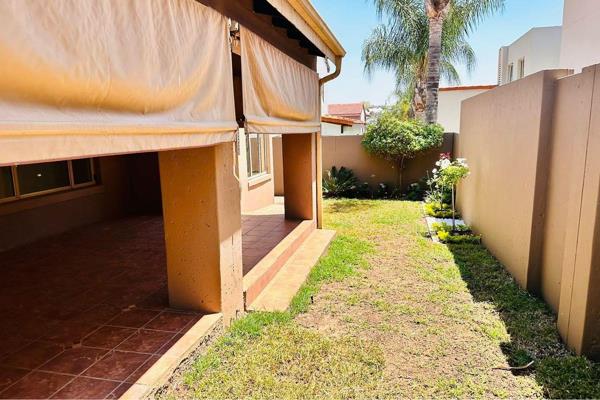 This lovely 4 bedroom home has been newly painted inside and out and the garden is undergoing a facelift :)
There are 3 reception areas ...