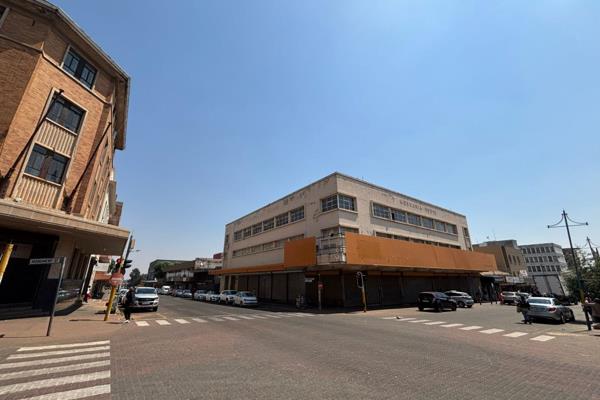 Welcome to a prime commercial property located in the vibrant heart of Krugersdorp CBD, offering an extraordinary opportunity for ...