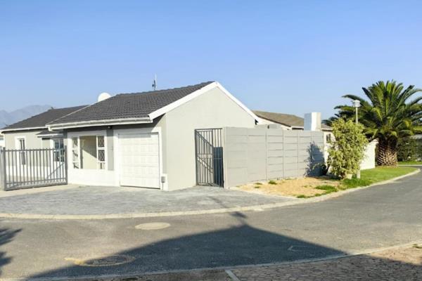 Are you looking for an area that will welcome you with open arms?
The people of Victoria Park are a close knitted community with a very well structure and active Neighbourhood  Watch. The house is located on a corner, in a cul-de-sac, in a very quiet section of Victoria Park. ...