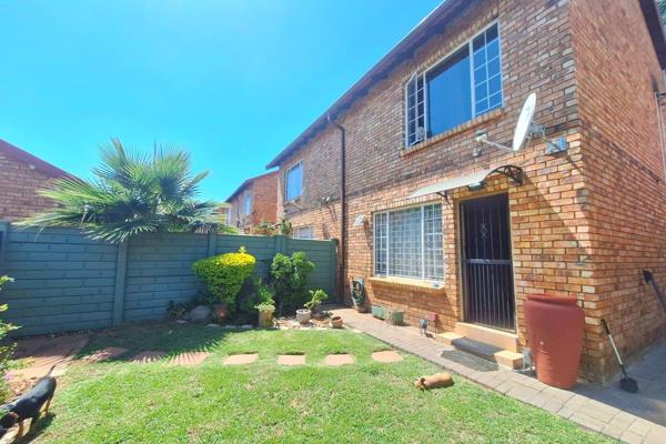 This Townhouse offers you:
2 Spacious bedrooms one with a Aircon
1 Full bathroom
Great Open -flow concept with spacious Living area ...