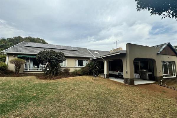 Rental includes solar Located opposite the scenic Homestead Dam in Farrarmere, Benoni, this neat&#160;3-bedroom, 2-bathroom home offers ...