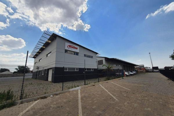 Ideal for logistics! With a total stand size of 14 500m2, fully paved and ready for ...