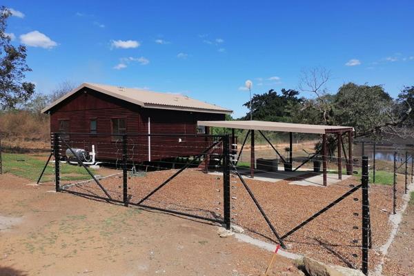 Neatly built Log Cabin situated close to Tzaneen.
Has a beautiful view of a dam and gives you a feeling of serenity.
Lovely braai area ...