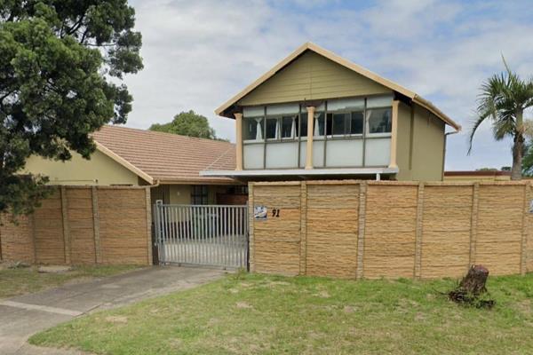 This semi-furnished one-bedroom granny flat offers a cozy and comfortable living space perfect for singles or couples. It features a ...