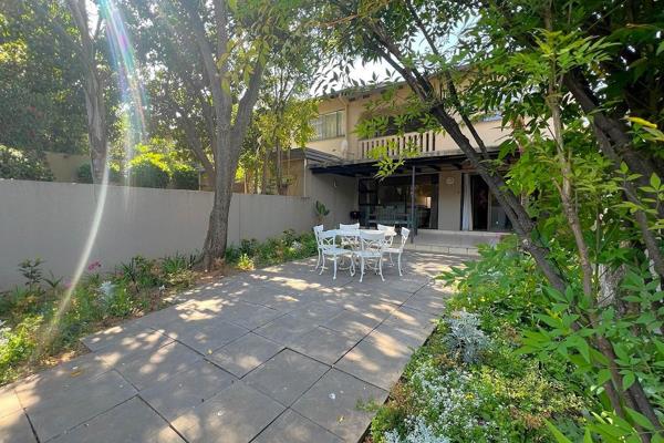 Discover this lovely 3-bedroom unit nestled in a secure and well-maintained complex in the sought-after Waterkloof Heights ...