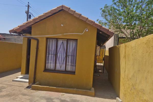 This neat starter family home consist of two bedrooms, lounge , bath and toilet, fitted ...