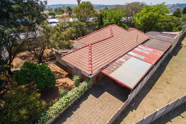 Owner Asking R 1 400 000
Only Considering Offers from R 1 300 000
Nestled in the heart of Silverfields, Mogale City, this 3-bedroom ...