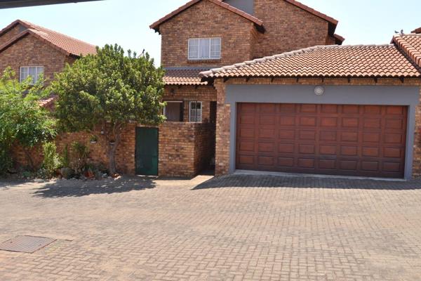 INVITING MOVE IN READY DUPLEX FOR SALE IN AMBERFIELD SECURITY ESTATE, CENTURION 
(SECURE COMPLEX INSIDE A SECURE ESTATE) 

3 Bedrooms ...