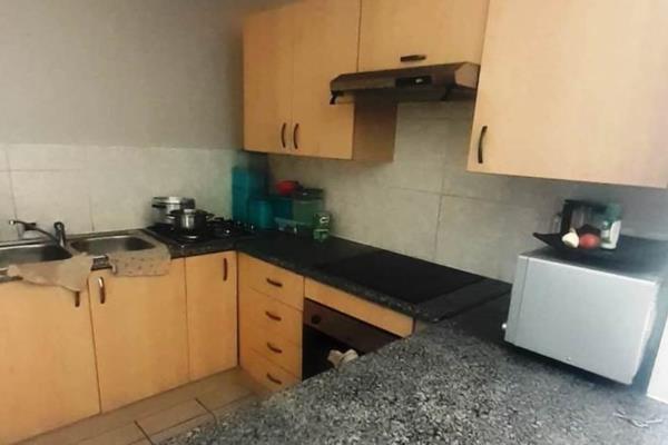 Neat cozy Ground floor 2bed 1Bath Apartment situated in secure large complex.
Bedrooms are carpeted.
Bathroom has a Shower, bath ...