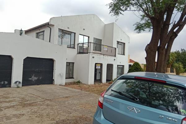 Large 5 bedroom double storey house with double door garage for sale in EldoradoPark ...