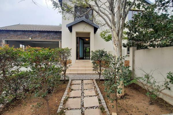 This home is priced at only R18 000 per month

Ideal, stunning, cornet plot , modern ...