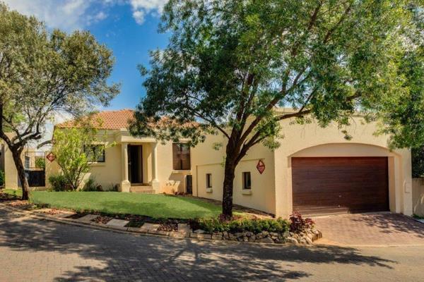 This charming single storey cluster home set within one of Douglasdale&#39;s most peaceful, private and protected estates offers ...