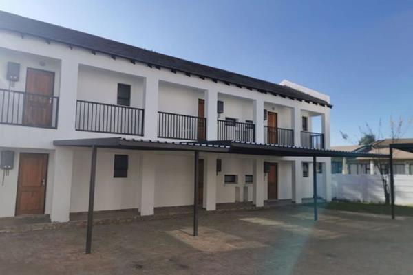 This property is situated near Mediclinic and is the perfect property for a couple or single person.
It is in a secure complex and the ...