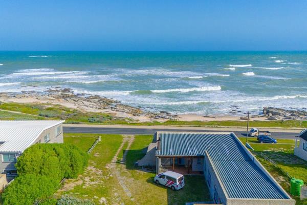 Stunning Coastal Retreat: Your Dream Long-Term Rental Awaits!
Welcome to your future ...