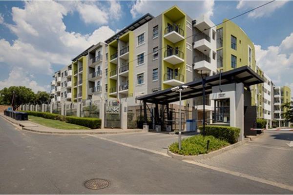 Discover an exceptional opportunity to own a charming 1-bedroom, 1-bathroom apartment nestled in the heart of Rivonia.  The modern ...