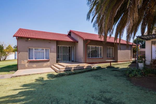 MAIN ROAD EXPOSURE - DON&#39;T MISS THE 3D TOUR

This spacious property has 2 separate buildings. 

The main building is currently ...