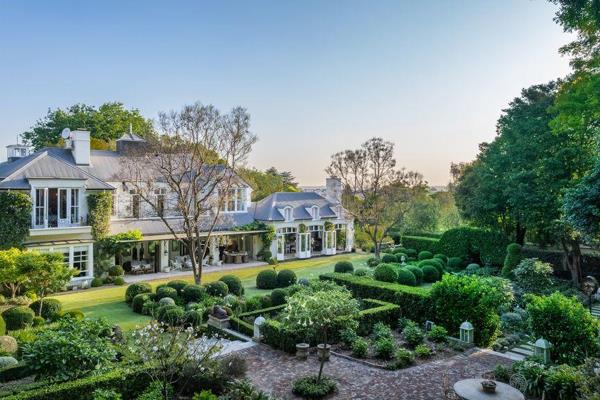 We are proud to represent one of Johannesburg’s finest homes, a Lisa Tolkin masterpiece offering high ceilings, expansive ...