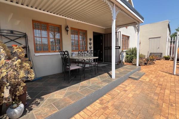 This spacious 5-bedroom family home in Krugersdorp North offers comfort and convenience. ...