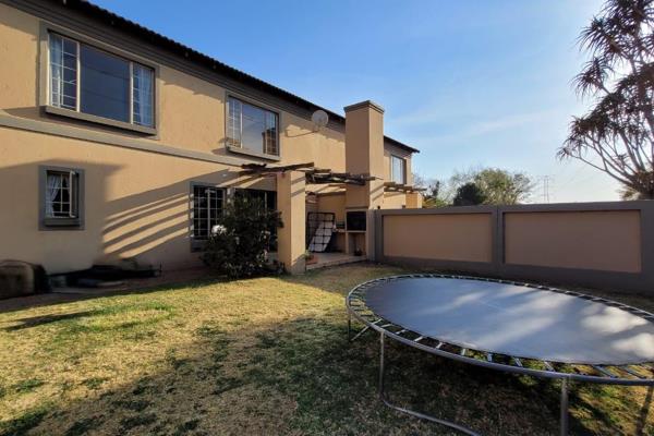 This duplex offers the perfect mix of modern style, comfort, and convenience. Whether you&#39;re a professional couple or a growing ...