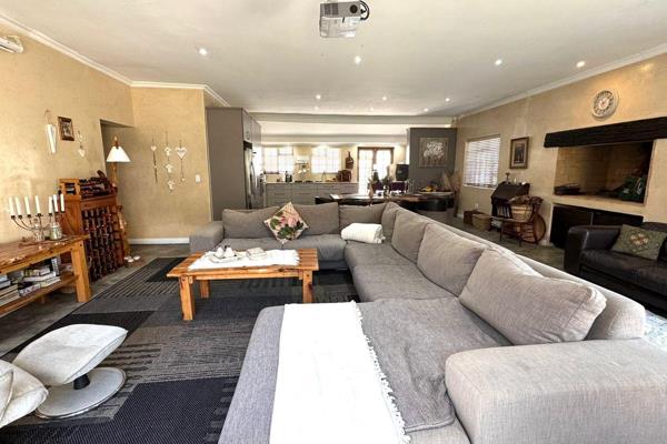 Dual Mandate 

Discover your dream retreat in this beautifully 4-bedroom home, located just a short walk from the famous Kabeljouws ...