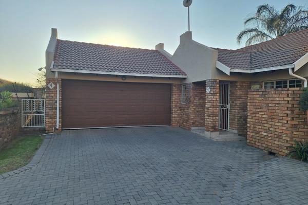 Stunning 2-bedroom, 2-bathroom, double garage townhouse in secure complex for sale in Rooihuiskraal North.
This property consists of ...