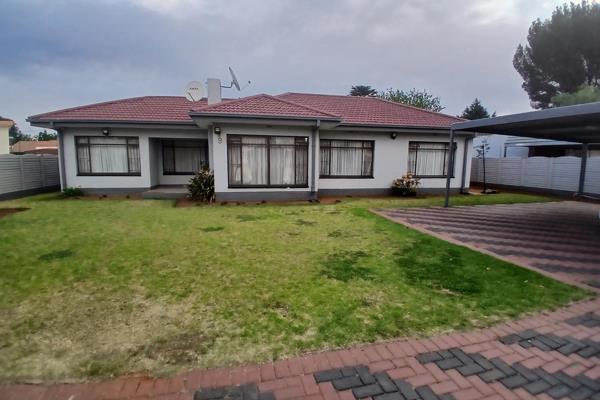 Tuscan roof, electric fence, automated gate, paved driveway, carport for 2 cars, outside toilet and a very big yard. Modern ...