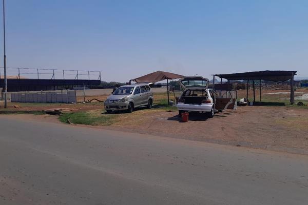 1120m&#178; stand up for sale in basothong vosloorus next to Total garage

These are properties measuring 560m&#178; each next toeach ...