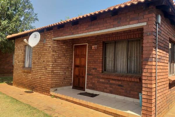 This home is in a very secure complex with 24hrs security.
It offers
3 bedrooms
Lounge
Kitchen
Bathroom
And it has shaded parking