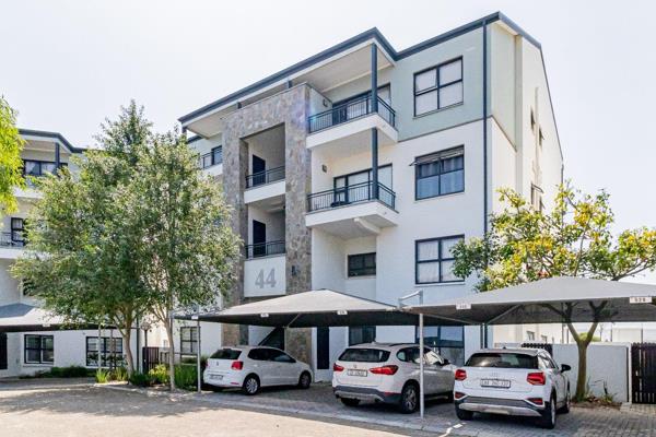 AVAILABLE: 1 November 2024
A lovely three bedroom, two bathroom apartment (main bedroom ...