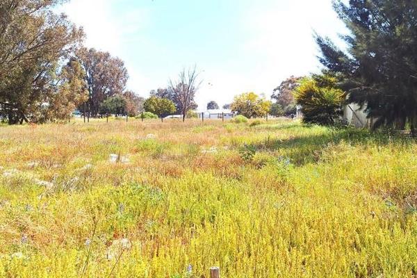 Spacious vacant 2000 square meters vacant land for sale in Hopefield.
To be used for residential as well as commercial use.
Still to be ...