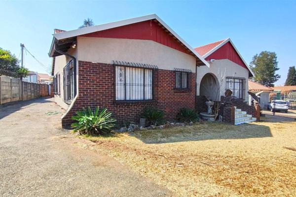 MR644045

Bank Mandated Property.

General buying information:


* This is a mandated sale (Bank instructed to sell property by the ...