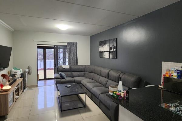 This modern and impeccable neat unit offers 2 spacious bedrooms with laminated flooring and 2 bathrooms (1 en suite). The open plan ...