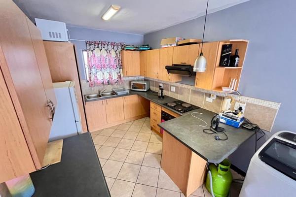 This modern 2-bedroom, 2-bathroom apartment offers comfortable and contemporary living in a well-maintained complex. The open-plan ...