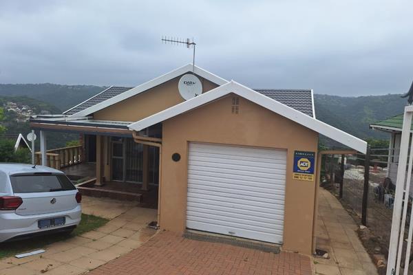 Cosy family house for rental in Newlands West.

The home offers 3 bedrooms with built-in cupboards, kitchen with ample cupboards also ...