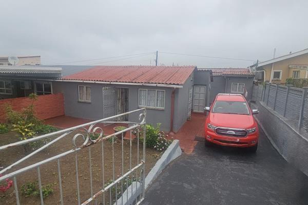 SHOULD location and security be your priority then this home is for you!

This cosy 2 bedroom home is set on 275sqm of land. Separate ...