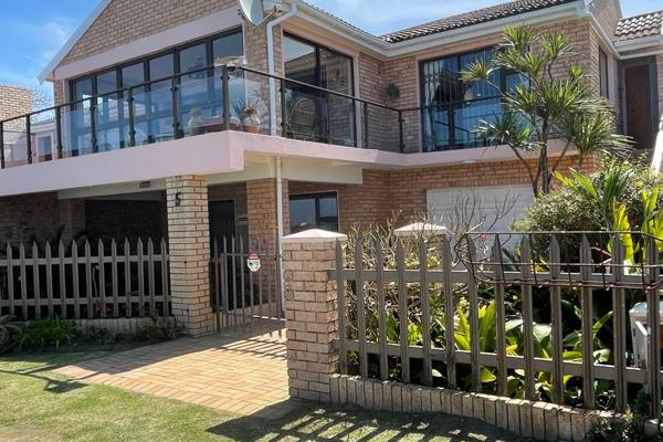 Face brick double story house with low maintenance and a 180-degree sea view. One bedroom flat with lounge included solid wood ...