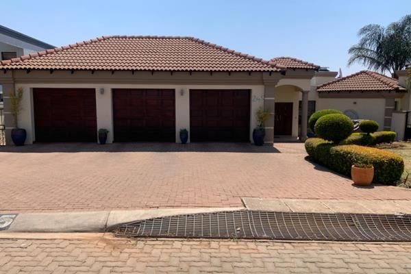 This beautiful is home situated on a 1152m2 stand in the heart of Ruimsig Country Estate and offers its owners 334m2 of living ...