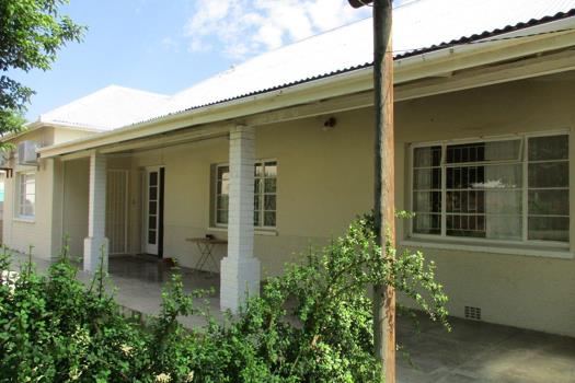 4 Bedroom House for sale in Graaff-Reinet