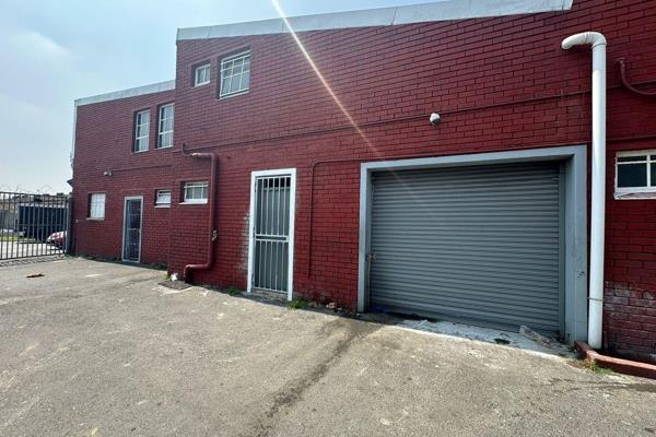 This industrial unit in Athlone offers a prime location with easy access to nearby ...