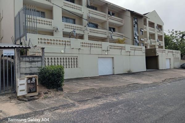 Looking for a bachelor flat for rent? Check out this unfurnished unit with a spacious balcony facing Margate Beach! Located in a small ...