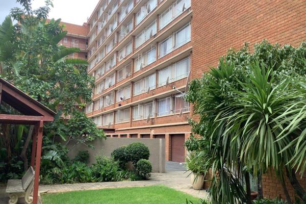 Opportunity to be the proud owner of this flat featuring.
- 1 Bedroom with built in ...