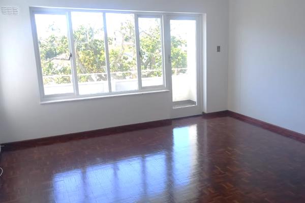 4th Floor, spacious 3-bedroom apartment in Plumstead.
Key Features: 

- Bedrooms: 3 ...