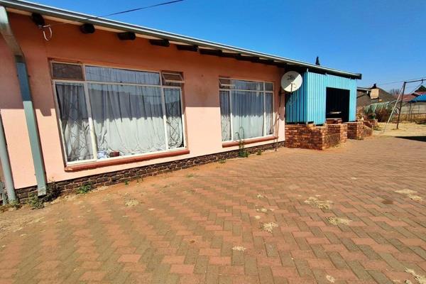 Find your perfect blend of warmth and functionality in this delightful 3-bedroom home, nestled in the heart of Sonlandpark. The home ...