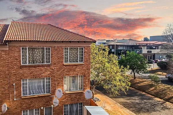 Welcome to your new home in the charming suburb of Kenmare Krugersdorp. This stunning apartment offers the perfect balance of ...