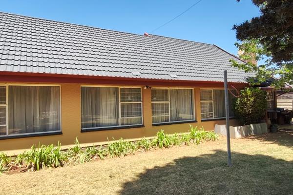 This 4 bedroom home offers spacious living and has an outbuilding of 63m2 that can be ...