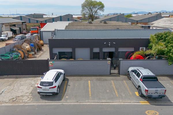 Multi-use Industrial property in Brackenfell Industria.
This free-standing warehouse ...